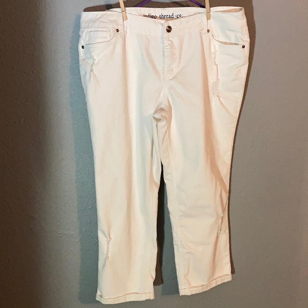 Women’s Indigo Thread Co. White Denim Capri Pants